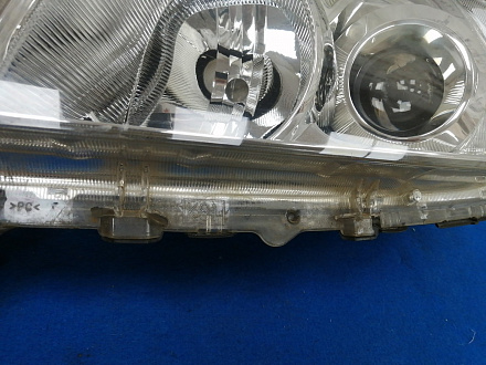 AA021059; Фара галоген левая (81170-42400) для Toyota Rav4 30 рест. V 2.0 (2009 - 2010)/БУ; Оригинал; Р1, Мелкий дефект; 