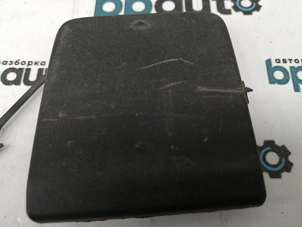 AA038091; Заглушка буксир. крюка переднего бампера (51112990204) для BMW Х1 I (E84) (2009-2012)/БУ; Оригинал; Р1, Мелкий дефект; 