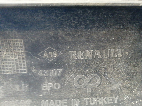 Фотография детали AA032399; Накладка заднего бампера левая (8200136894) для Renault Symbol I рест. (2002-2006)/БУ; Оригинал; Р1, Мелкий дефект; . Фото номер 9