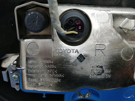AA015294; Фонарь в крышку багажника правый (81580-60210) для Lexus LX570, LX450D (2008 — 2011)/БУ; Оригинал; Р1, Мелкий дефект; 