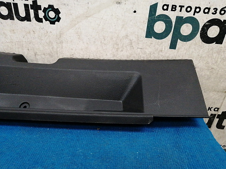 AA036194; Накладка задней панели (6RU863459A) для Volkswagen Polo/БУ; Оригинал; Р1, Мелкий дефект; 