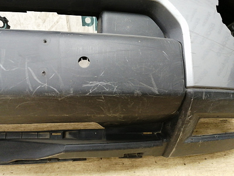 Фотография детали AA031631; Бампер передний, под ПТФ; под паркт.; под омыват. (AH22-17F003-AB) для Land Rover Discovery IV (2009 - 2013)/БУ; Оригинал; Р1, Мелкий дефект; . Фото номер 3