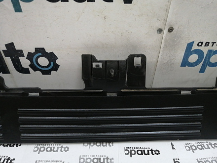 AA045211; Накладка заднего бампера, широкая (52162-60090 /50) для Toyota Land Cruiser Prado/БУ; Оригинал; Р1, Мелкий дефект;