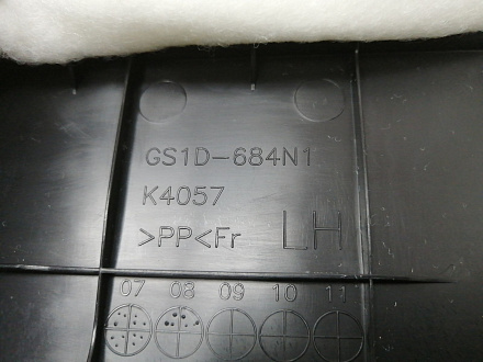 AA017572; Обшивка двери передняя левая (GS1D4581K) для Mazda 6 GH/БУ; Оригинал; Р1, Мелкий дефект; 
