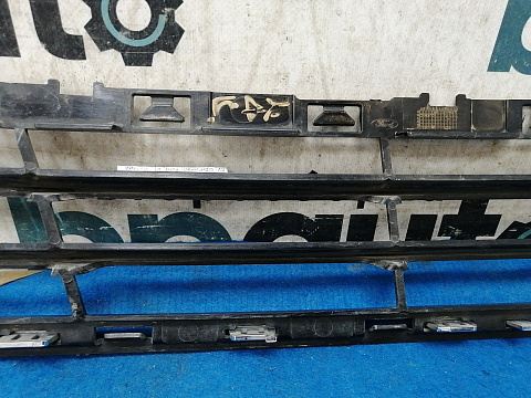Фотография детали AA032261; Решетка переднего бампера (DS73-17B968-K) для Ford Mondeo/БУ; Оригинал; Р1, Мелкий дефект; . Фото номер 11