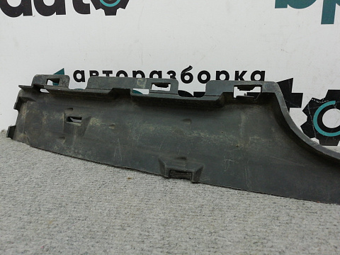 Фотография детали AA010015; Накладка на решетку радиатора сзади, матовая (22895145) для Opel Insignia/БУ; Оригинал; Р1, Мелкий дефект; . Фото номер 3