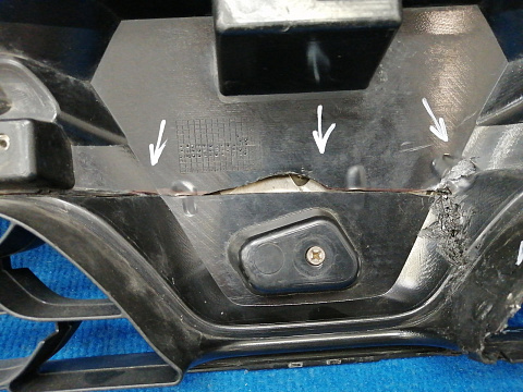 Фотография детали AA038843; Решетка радиатора (623103564R) для Renault Duster I рест. (2015-2021)/БУ; Оригинал; Р1, Мелкий дефект; . Фото номер 15