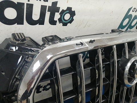 Фотография детали AA030010; Решетка радиатора; без паркт. (8U0 853 653 A) для Audi Q3 I (2011-2014)/БУ; Оригинал; Р2, Удовлетворительное; . Фото номер 5