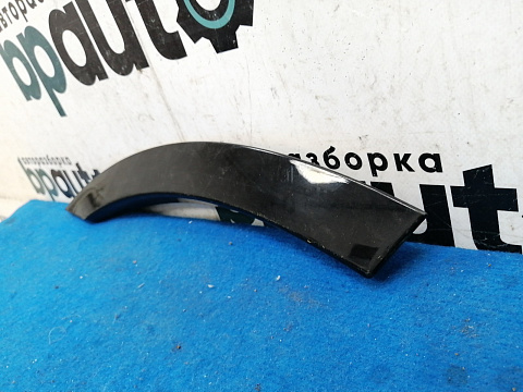 Фотография детали AA018169; Накладка на дверь задняя правая по арке, окрашенная (HY32-16A332-AD) для Land Rover Discovery V (2017 - н.в.)/БУ; Оригинал; Р1, Мелкий дефект; . Фото номер 4