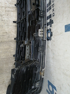 AA045454; Решетка переднего бампера (53112-06820) для Toyota Camry 55 рест.2 (2017 — 2018)/БУ; Оригинал; Р1, Мелкий дефект; 