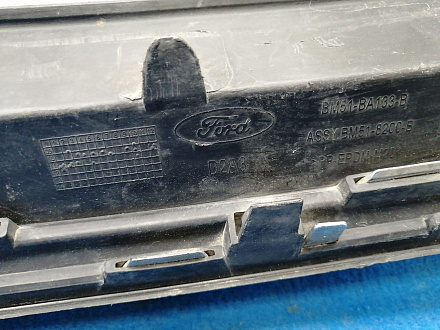 AA033699; Решетка радиатора (BM51-8200-B) для Ford Focus/БУ; Оригинал; Р1, Мелкий дефект; 