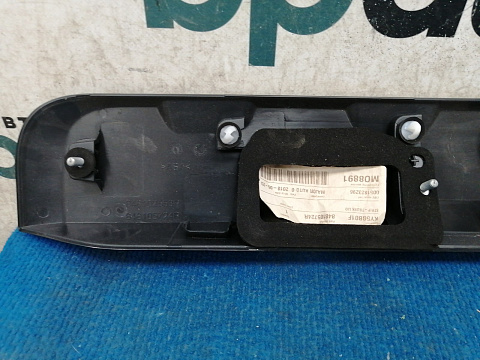 Фотография детали AA036489; Накладка на крышку багажника (848105724R) для Renault Duster/Нов; Оригинал; . Фото номер 5