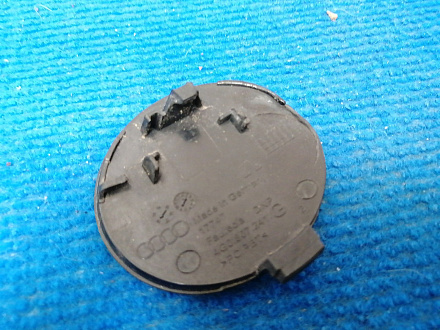 AA043510; Заглушка букс. крюка переднего бампера, S-Line (4G0 807 241G) для Audi A6 C7/БУ; Оригинал; Р2, Удовлетворительное; 