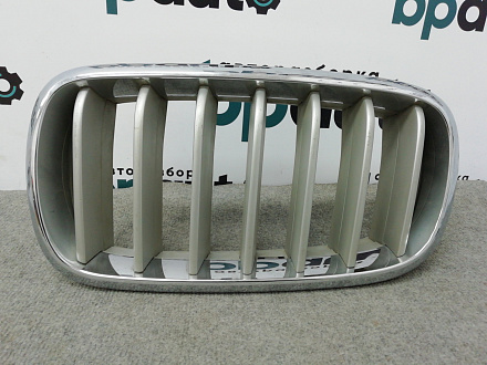 AA004527; Решетка радиатора левая (51117316075) для BMW/БУ; Оригинал; Р3, Под восстановление; 