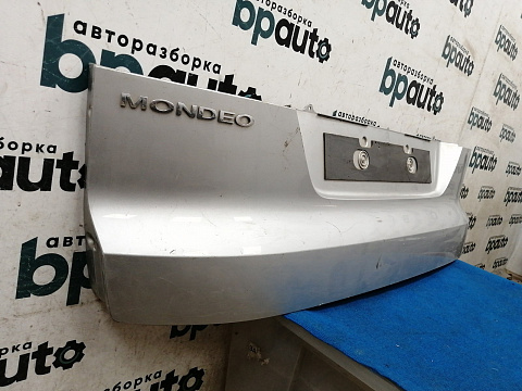Фотография детали AA036211; Накладка на крышку багажника нижняя (7S71-M423A40A) для Ford Mondeo/БУ; Оригинал; Р1, Мелкий дефект; . Фото номер 2