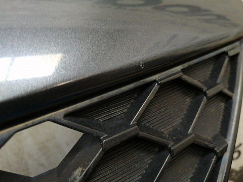 Фотография детали AA036916; Решетка радиатора (BR5S-50711) для Mazda 3 BK/БУ; Оригинал; Р0, Хорошее; (36C) Темно-серый. Фото номер 3