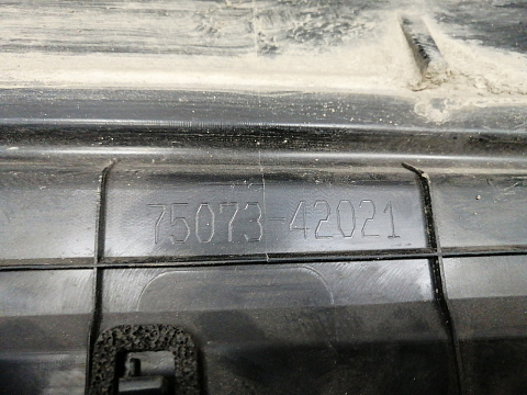 Фотография детали AA035334; Накладка на дверь передняя правая, нижняя (75073-42020 / 21) для Toyota Rav4 40 рест. (2015 — 2019)/БУ; Оригинал; Р2, Удовлетворительное; . Фото номер 11