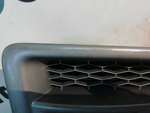 Фотография детали AA024349; Декоративная накладка на крыло, правая (6H52-014K80-A) для Land Rover Freelander/БУ; Оригинал; Р1, Мелкий дефект; . Фото номер 2