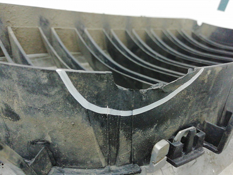 Фотография детали AA008407; Решетка радиатора левая, 10 перемычек (51137412323) для BMW 5 серия F10 F11/БУ; Оригинал; Р1, Мелкий дефект; . Фото номер 11