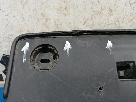 Фотография детали AA036592; Площадка под номер (EH62-50171) для Mazda CX-7 I рест. (2009-2012)/БУ; Оригинал; Р1, Мелкий дефект; . Фото номер 5