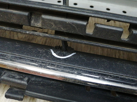 Фотография детали AA046151; Решетка переднего бампера (5G0853677A) для Volkswagen Golf/БУ; Оригинал; Р1, Мелкий дефект; . Фото номер 10