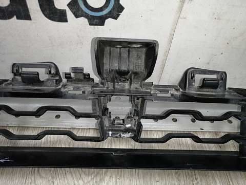 Фотография детали AA045109; Решетка переднего бампера верхняя, М-пакет; под камер. (51118060891) для BMW Х6 II (F16) (2014-2019)/БУ; Оригинал; Р1, Мелкий дефект; . Фото номер 18