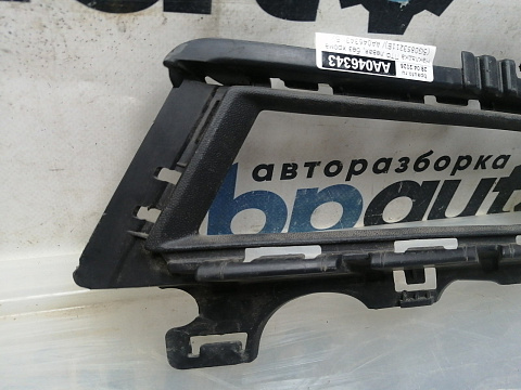 Фотография детали AA046343; Накладка ПТФ левая, без хрома (5G0853211E) для Volkswagen Golf/БУ; Оригинал; Р1, Мелкий дефект; . Фото номер 2