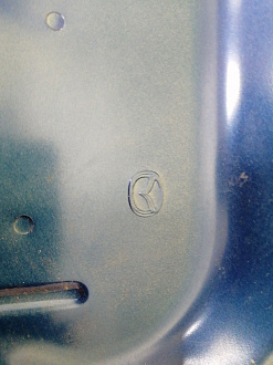 AA037952; Крышка багажника (BBY3-5261XB) для Mazda 3 BL/БУ; Оригинал; Р1, Мелкий дефект; 