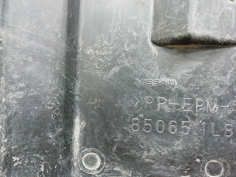 Фотография детали AA007242; Пыльник заднего бампера левый (85065-1LB0A) для Nissan Patrol VI (Y62) (2010-2014)/БУ; Оригинал; Р0, Хорошее; . Фото номер 3