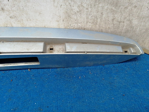 Фотография детали AA030933; Накладка крышки багажника (76801-48050) для Lexus RX II (2004 — 2008)/БУ; Оригинал; Р1, Мелкий дефект; . Фото номер 2