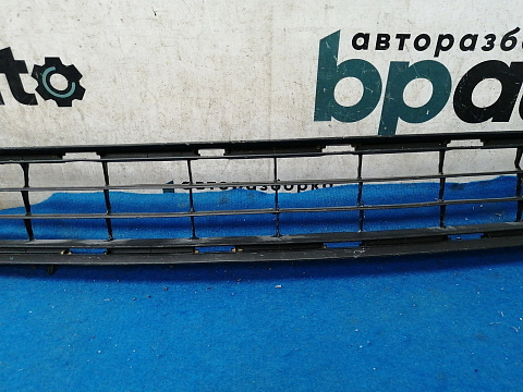 Фотография детали AA030968; Решетка переднего бампера (53112-42080) для Toyota Rav4 35 (2010 — 2013)/БУ; Оригинал; Р1, Мелкий дефект; . Фото номер 3