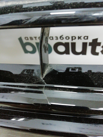 Фотография детали AA000670; Решетка радиатора; без паркт. (8T0 853 651 G) для Audi A5/БУ; Оригинал; Р2, Удовлетворительное; . Фото номер 5