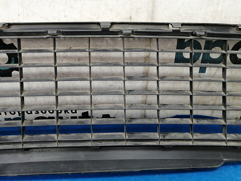 Фотография детали AA032896; Решетка переднего бампера (622545914R) для Renault Duster I (2011-2015)/БУ; Оригинал; Р1, Мелкий дефект; . Фото номер 10