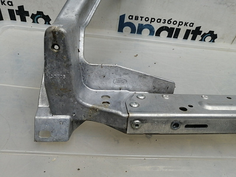 Фотография детали AA045494; Кронштейн крепления фары правый (J8A200296АC) для Land Rover Range Rover Velar L560 (2017 - 2023)/БУ; Оригинал; Р0, Хорошее; . Фото номер 3