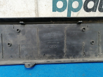 AA032745; Накладка переднего бампера центральная (CV44-17K945) для Ford Kuga II (2012-2016)/БУ; Оригинал; Р1, Мелкий дефект; 