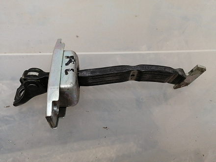 AA044273; Ограничитель двери задний левый (68640-42030) для Toyota Rav4/БУ; Оригинал; Р0, Хорошее; 