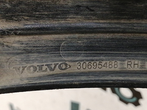 Фотография детали AA036154; Накладка на крыло передняя правая, расширитель (30695488) для Volvo XC90/БУ; Оригинал; Р1, Мелкий дефект; . Фото номер 6