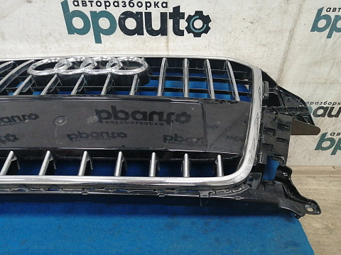 Фотография детали AA030010; Решетка радиатора; без паркт. (8U0 853 653 A) для Audi Q3 I (2011-2014)/БУ; Оригинал; Р2, Удовлетворительное; . Фото номер 7