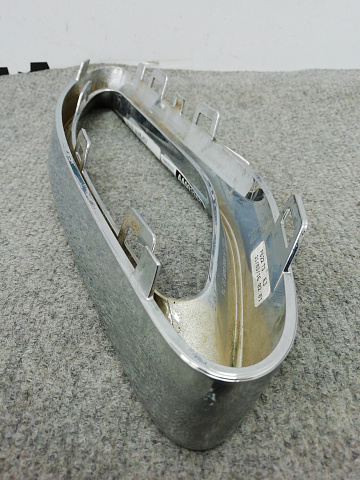 Фотография детали AA003301; Накладка выхлопной трубы левая, хром (A0008850174) для Mercedes-Benz/БУ; Оригинал; Р0, Хорошее; . Фото номер 5