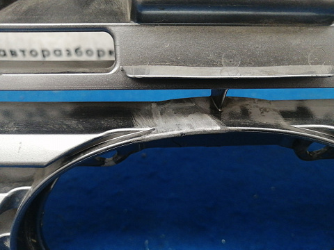 Фотография детали AA034642; Решетка радиатора (53111-33440) для Lexus ES VI (2012 - 2015)/БУ; Оригинал; Р2, Удовлетворительное; . Фото номер 3