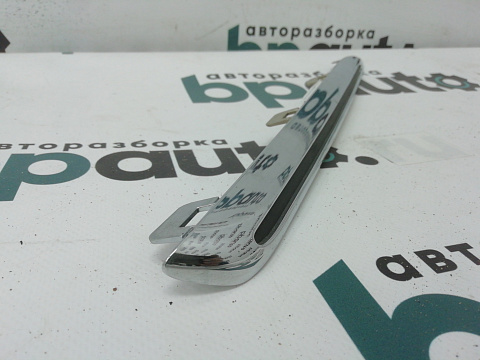Фотография детали AA009051; Накладка решетки радиатора верхняя, правая хром (A2138880273) для Mercedes-Benz E-klasse W213 S213/БУ; Оригинал; Р1, Мелкий дефект; . Фото номер 4