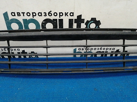 AA037761; Решётка переднего бампера нижняя (53112-12230) для Toyota Corolla 150 рест. (2010-2013)/БУ; Оригинал; Р1, Мелкий дефект; 