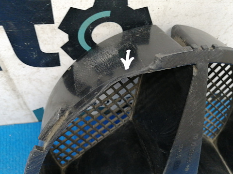 Фотография детали AA024296; Основа эмблемы решетки радиатора (A1648880160) для Mercedes-Benz GL-klasse I (X164) (2006-2009)/БУ; Оригинал; Р1, Мелкий дефект; . Фото номер 3