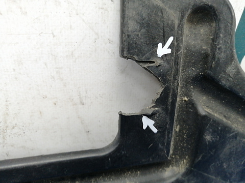 Фотография детали AA013458; Направляющая воздушного потока, дефлектор радиатора правый (53293-05030) для Toyota Avensis/БУ; Оригинал; Р1, Мелкий дефект; . Фото номер 2