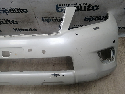 AA045980; Бампер передний; под паркт.; под омыват. (52119-60E01) для Toyota Land Cruiser Prado 150 (2010 — 2013)/БУ; Оригинал; Р1, Мелкий дефект; 