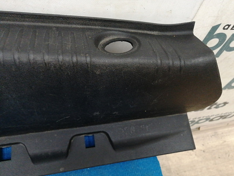 Фотография детали AA037799; Накладка задней панели внутренняя, пластик (8200128740) для Renault Megane/БУ; Оригинал; Р2, Удовлетворительное; . Фото номер 9