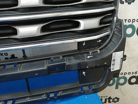 Фотография детали AA028229; Решетка радиатора (FB5Z-8200-GA) для Ford Explorer V рест. (2015-2018)/БУ; Оригинал; Р2, Удовлетворительное; . Фото номер 3