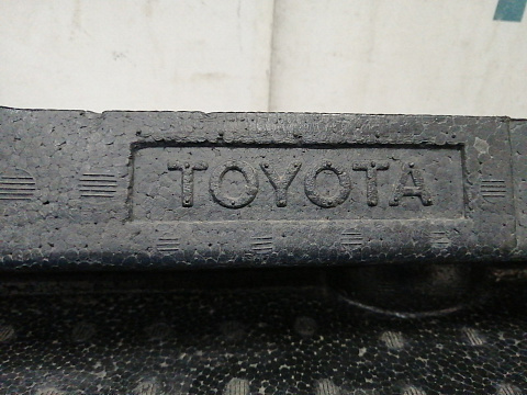 Фотография детали AA037636; Абсорбер переднего бампера (52611-60090) для Toyota Land Cruiser 200 рест. (2012 — 2015)/БУ; Оригинал; Р1, Мелкий дефект; . Фото номер 11