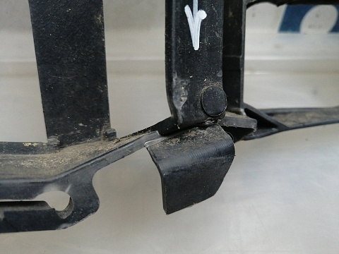 Фотография детали AA045499; Кронштейн , каркас переднего бампера правый (A2048854265) для Mercedes-Benz C-klasse III рест. (W204) (2011-2015)/БУ; Оригинал; Р1, Мелкий дефект; . Фото номер 17