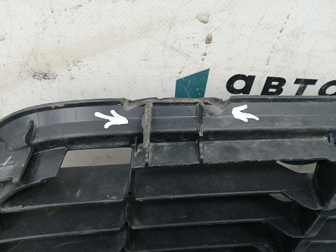 Фотография детали AA025467; Решетка переднего бампера (53112-0K120) для Toyota Hilux VIII (2015 - 2020)/БУ; Оригинал; Р1, Мелкий дефект; . Фото номер 9
